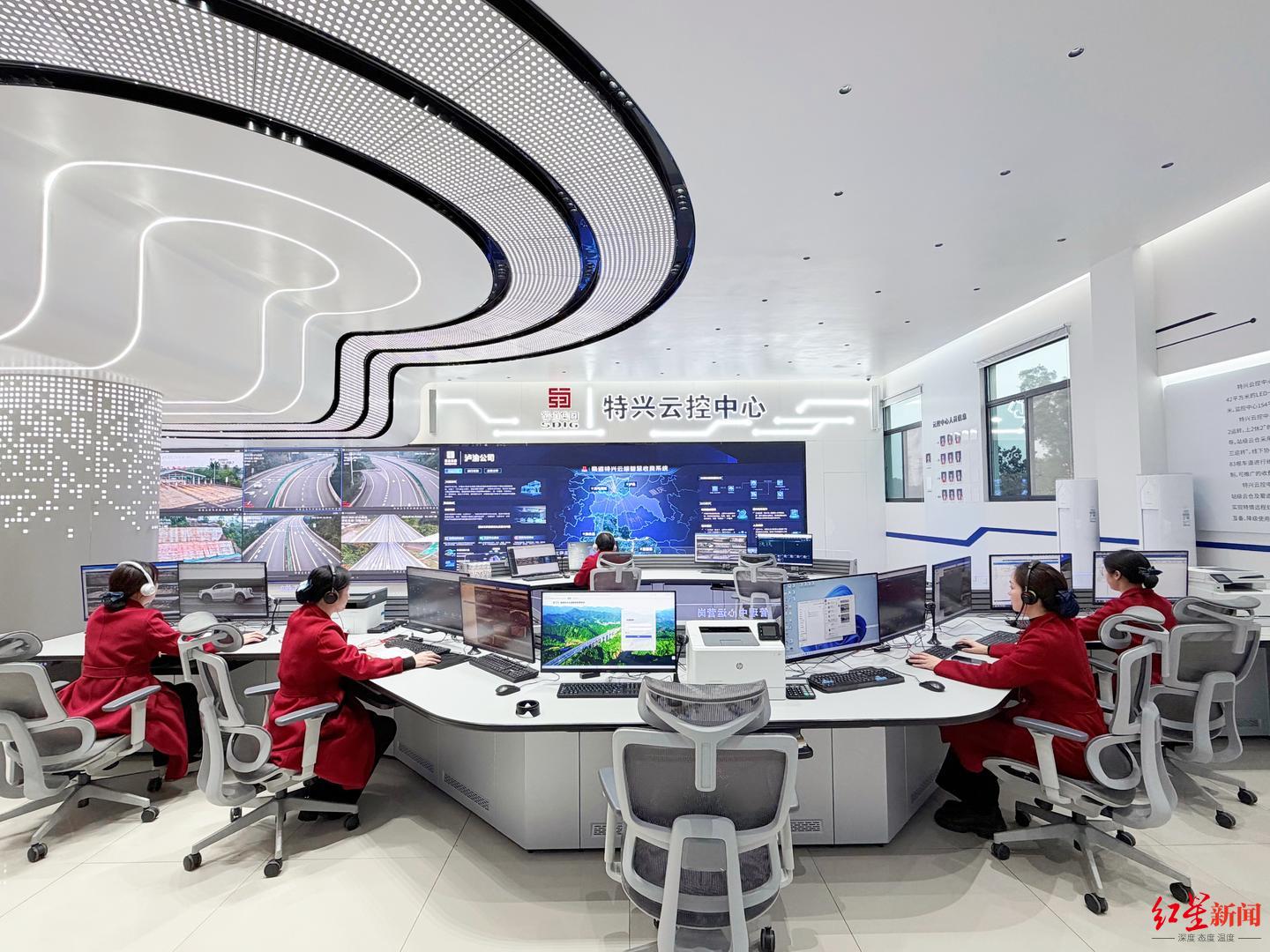 高速收费站_泸州高速智能发卡系统_四川成都高速机器人收费