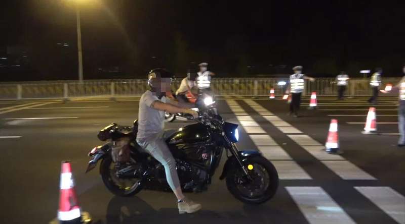 严查酒驾涉牌炸街超载违法行为_北京交管局夏季交通秩序整治专项行动_违章高发城市治理