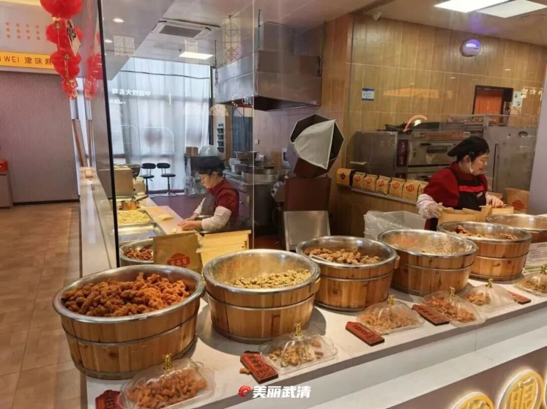 京津走廊核心枢纽服务区特色场景_高速服务区设施_京沪高速王庆坨服务区春运服务