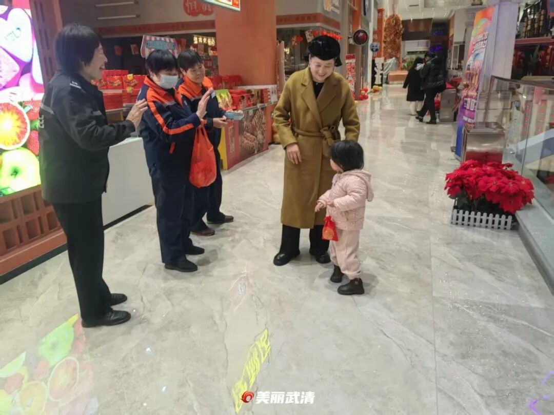 京津走廊核心枢纽服务区特色场景_高速服务区设施_京沪高速王庆坨服务区春运服务