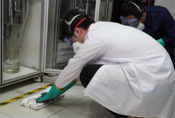 大学实验室_高校实验室化学品泄漏应急演练_据实场景式应急演练