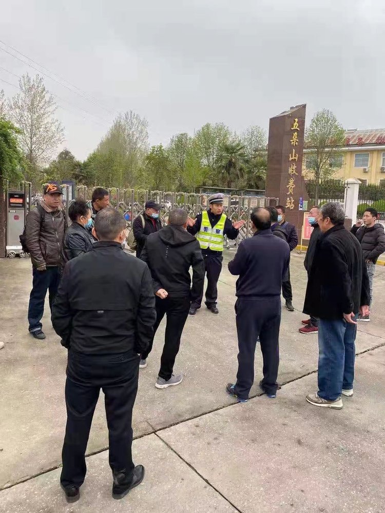 南阳高速交警三大队清明假期快速处置多起高速交通事故