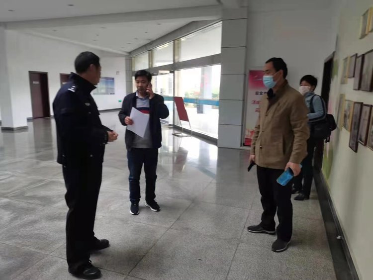 南阳高速交警三大队清明节交通事故处理_高速交通事故处理_二广高速交通事故快速处置