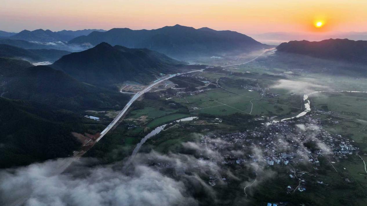 3月皖南泾青高速建设忙，6月通车成发展新动力与区域协同新纽带