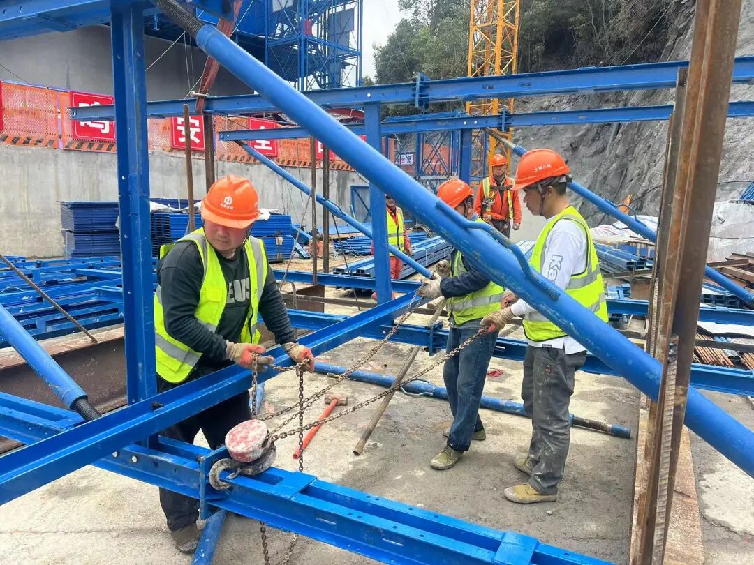 大坪山隧道施工进展_高速桥梁_苍泰高速施工复工