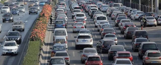 交通违章罚款去向_违章高发地段_交警工资构成