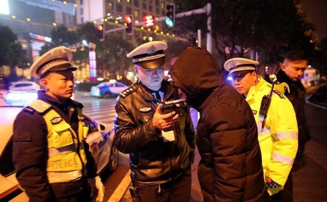 交通违章罚款去向_交警工资构成_违章高发地段