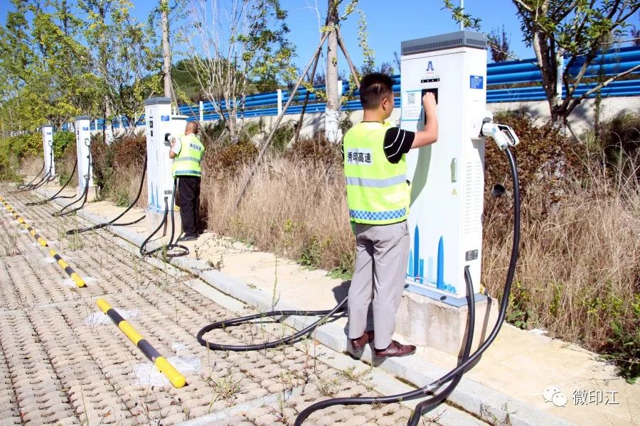 高速服务区设施_秀印高速木黄会师服务区充电桩_印江高速服务区充电设施全覆盖