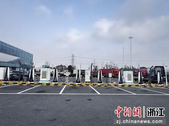 春运高速服务区充电忙，浙江嘉兴服务区设施获点赞