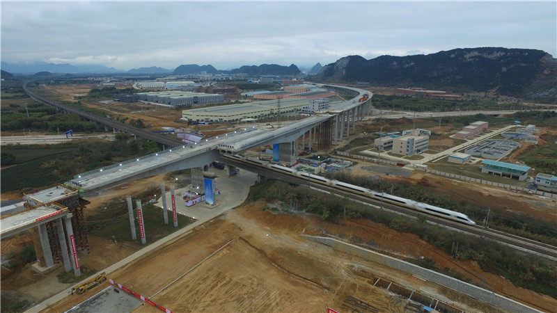 全国首例高速桥梁凌晨转体跨京广高铁_高速桥梁_超大吨位双幅高速公路桥梁转体跨越高铁