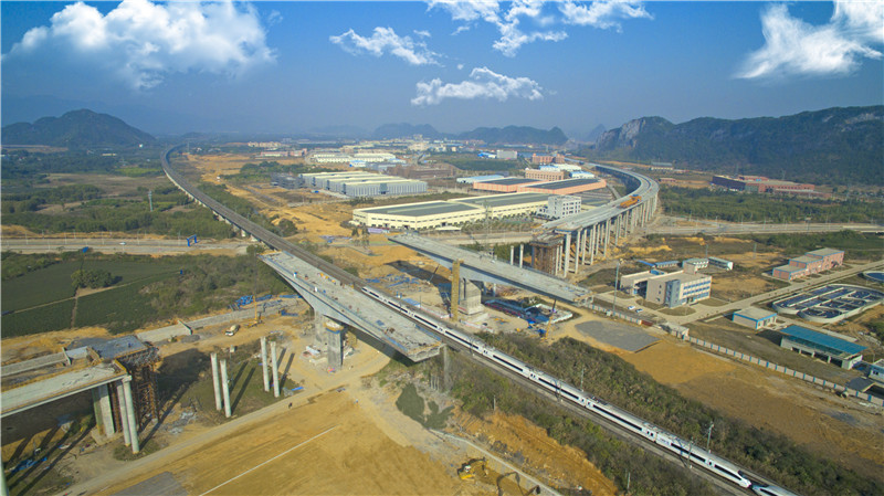 全国首例高速桥梁凌晨转体跨京广高铁_高速桥梁_超大吨位双幅高速公路桥梁转体跨越高铁