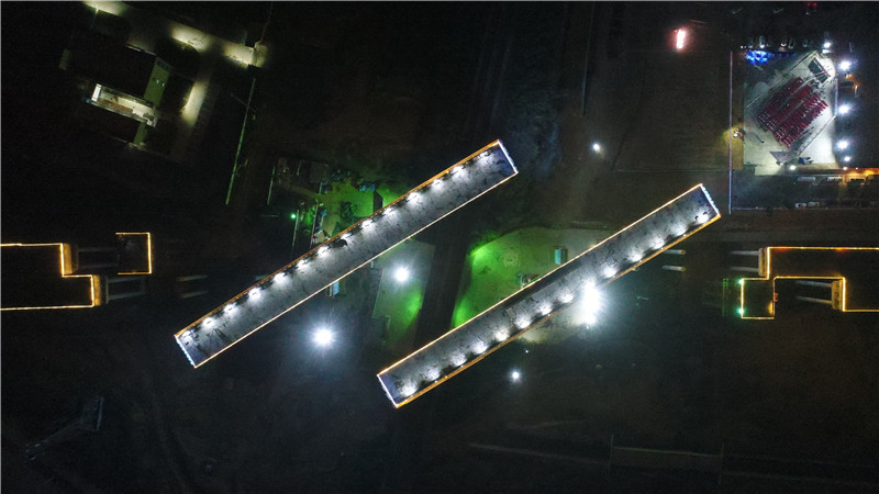 高速桥梁_全国首例高速桥梁凌晨转体跨京广高铁_超大吨位双幅高速公路桥梁转体跨越高铁