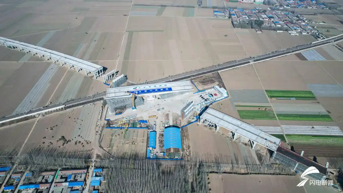 山东高速齐临高速关键桥转体施工完成，技术攀高峰