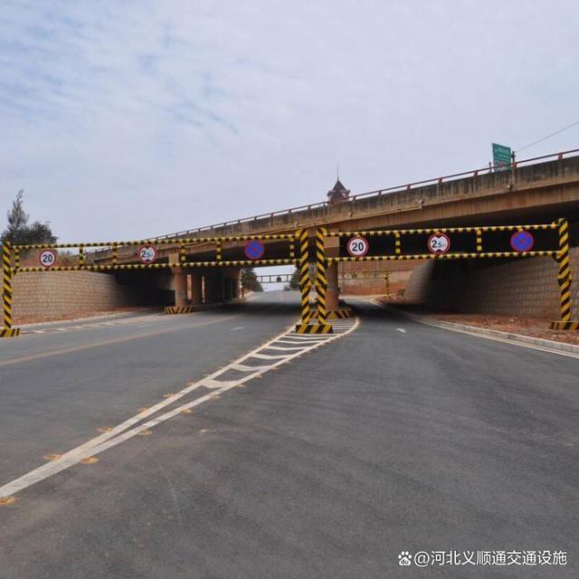 高速公路交通标志超重要！一文带你了解含义与作用