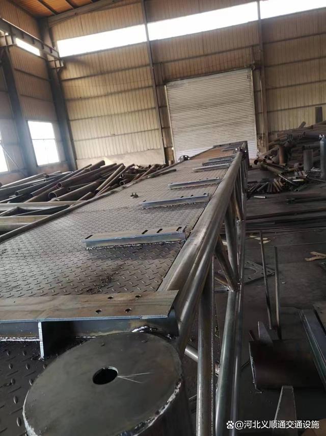 高速公路交通标志牌-有驾