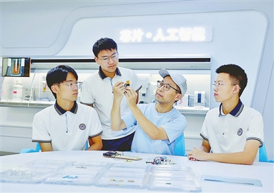 实施新时代立德树人工程_大学安全教育_一体推进教育科技人才发展