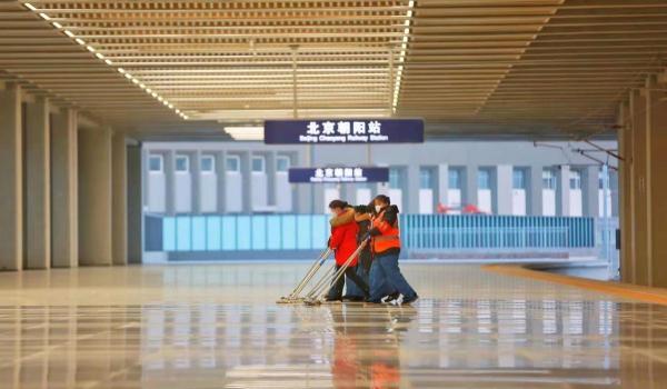 高速列车_京哈高铁全程运行时间缩短_京哈高铁首趟列车开行