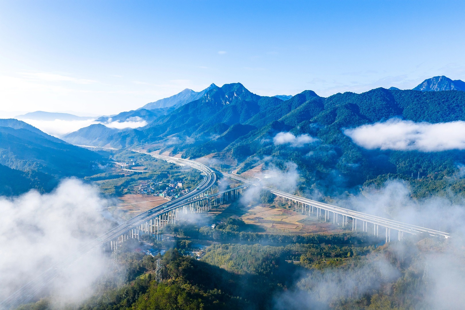 微柏软件助力多条高速道路养护工程档案验收，提升管理效率