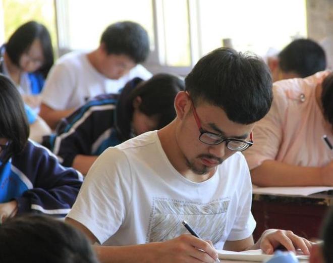 高考复读是否适合自己_高考失利后如何选择_高考复读