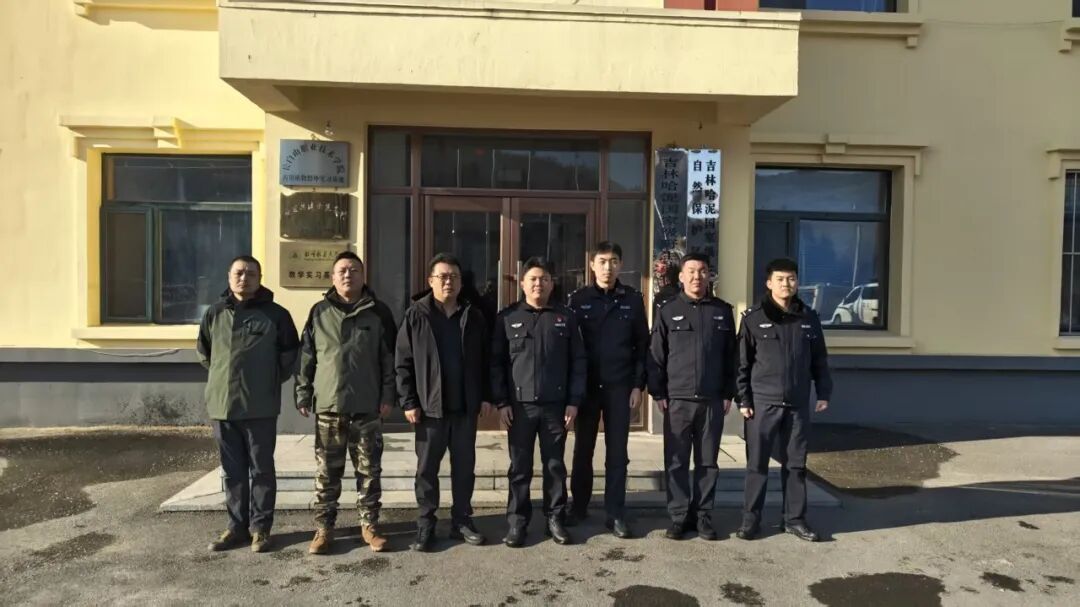 警民同心守家园_高速交警_学雷锋护生态