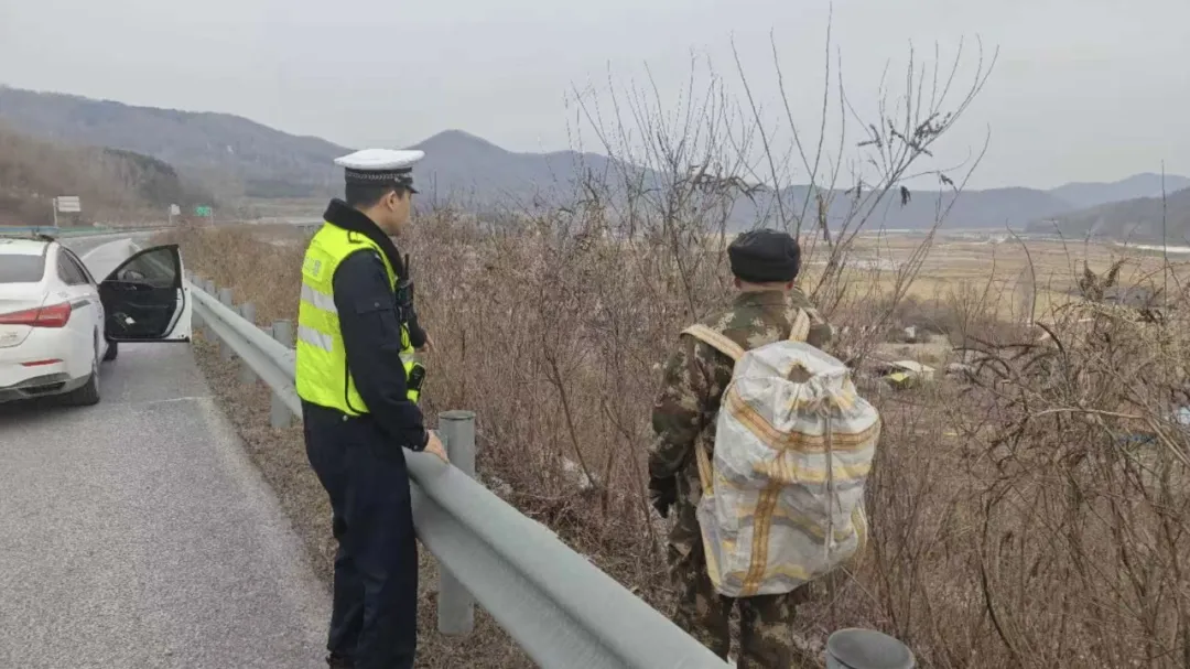 学雷锋护生态_高速交警_警民同心守家园