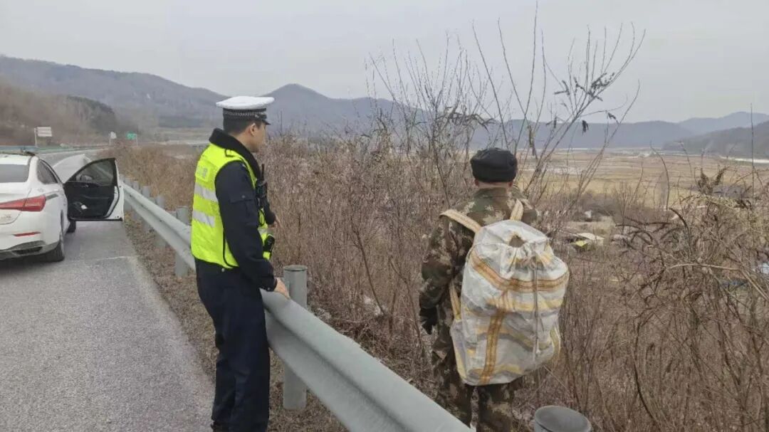 学雷锋护生态_高速交警_警民同心守家园