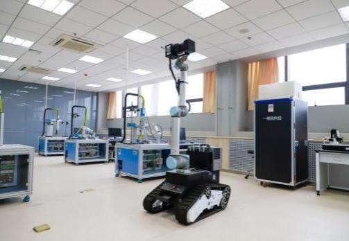 AI+教育 人工智能通识课程体系 人才培养体系创新_大学学科建设