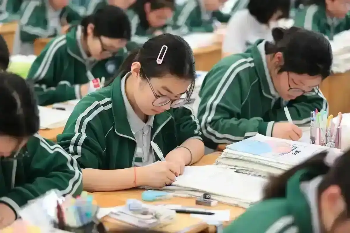 曝光392所虚假大学_大学毕业证_山东25所野鸡大学名单