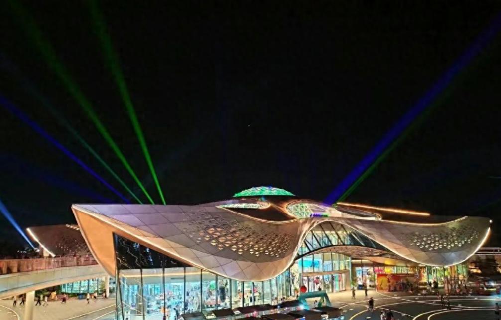 高速服务区不宰客却盈利，靠啥赚钱？能源补给等揭秘