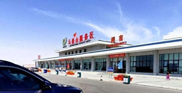 2026年高速服务区新玩法！充电、婚宴、露营啥都有