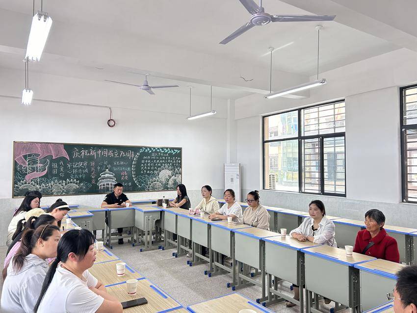 谷城三中家长会聚焦新高考政策与特长生升学路径