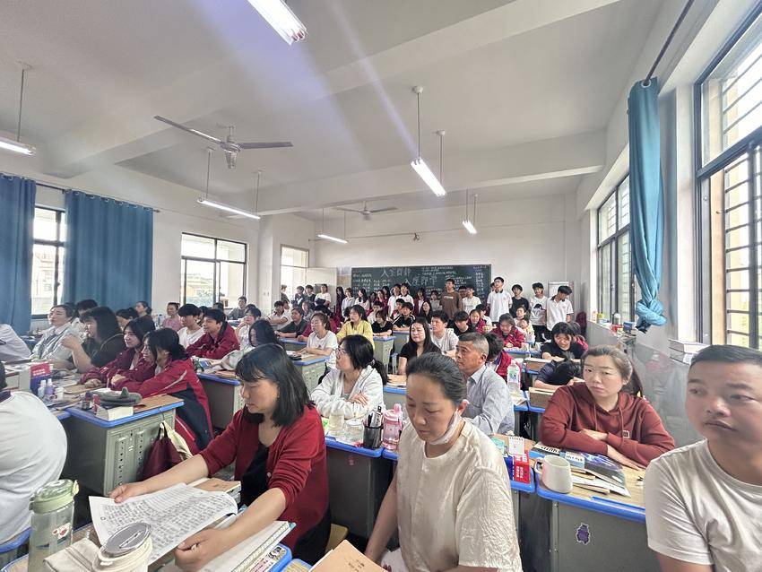 谷城三中高一年级家长会_高考特长生_高一年级新高考政策解读