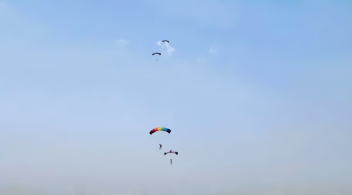 大学生运动会开幕式创意十足，颠覆传统尽情释放青春个性