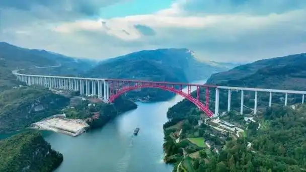 永州段路基桥梁工程进度_永新高速建设进展_高速建设