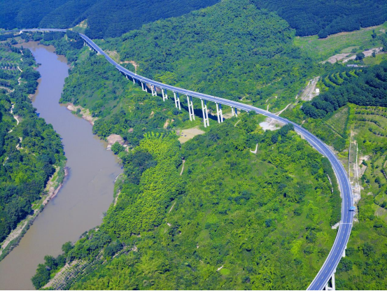 云南高速建设推进绿美交通，绘就人与自然和谐新画卷