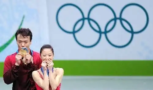 冬奥会运动员_中国代表团冬奥会旗手历史_北京冬奥会旗手高亭宇赵丹