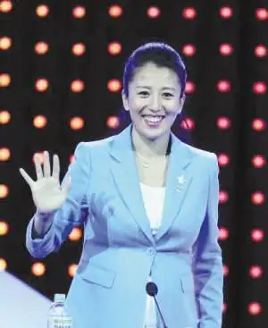 北京冬奥会旗手高亭宇赵丹_中国代表团冬奥会旗手历史_冬奥会运动员