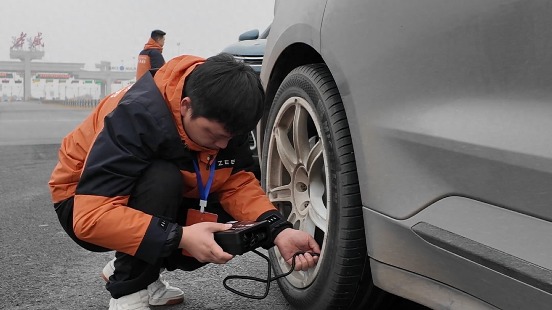 春运返乡高峰，高速服务区现车企免费驿站，为车主保驾护航