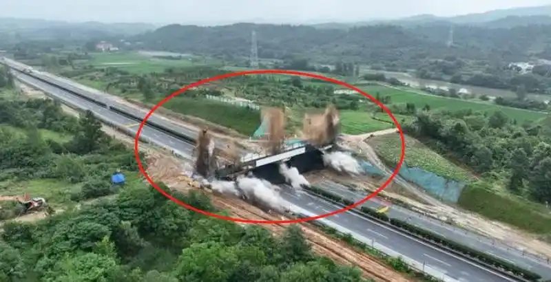 中国最大规模桥梁拆除行动_京港澳高速公路56座桥梁拆除_高速桥梁