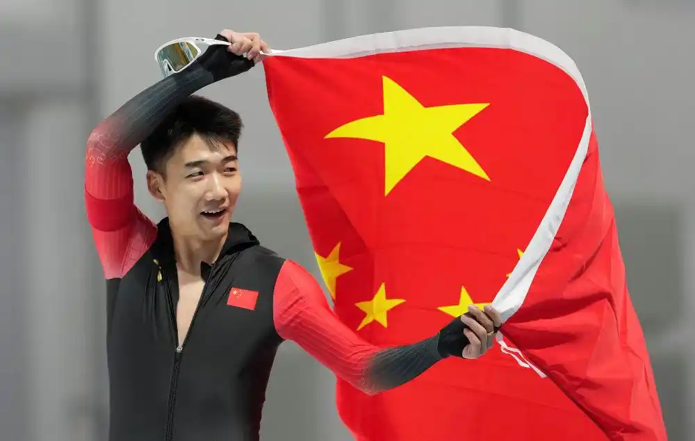 中国冰雪运动发展历程_中国亚冬会冰雪故事_冬奥会运动员