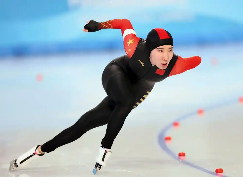 中国冰雪运动发展历程_中国亚冬会冰雪故事_冬奥会运动员