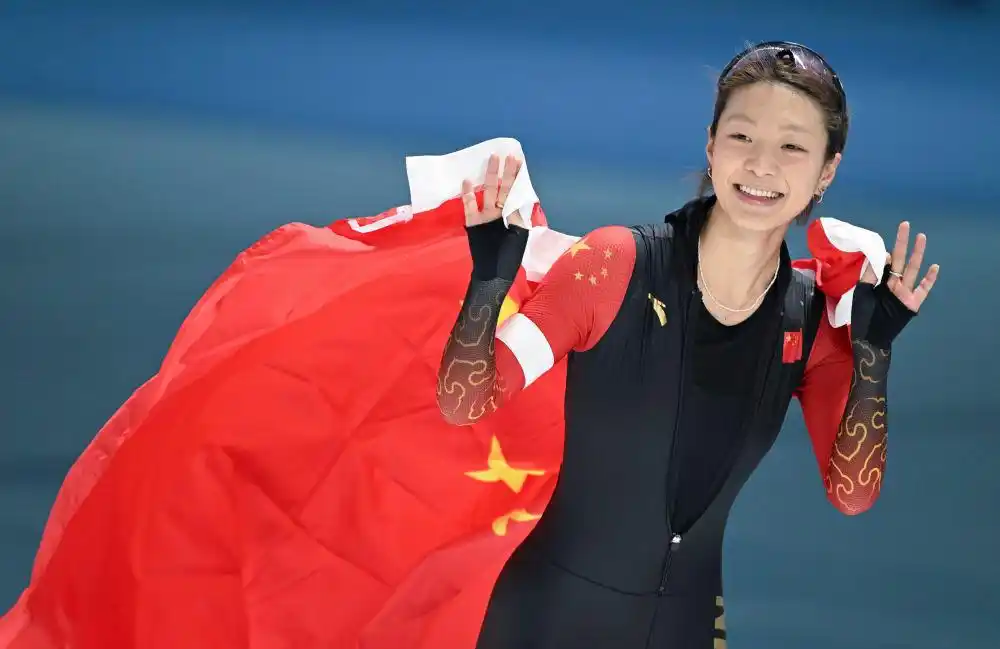 冬奥会运动员_中国冰雪运动发展历程_中国亚冬会冰雪故事