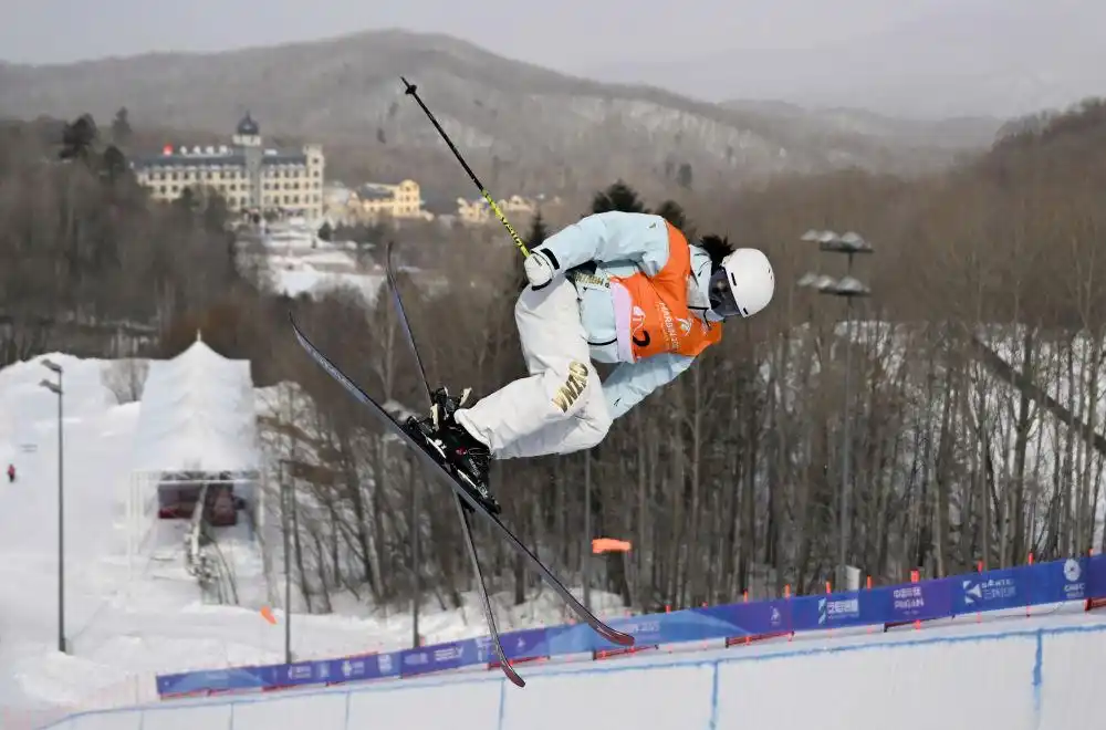 中国亚冬会冰雪故事_冬奥会运动员_中国冰雪运动发展历程
