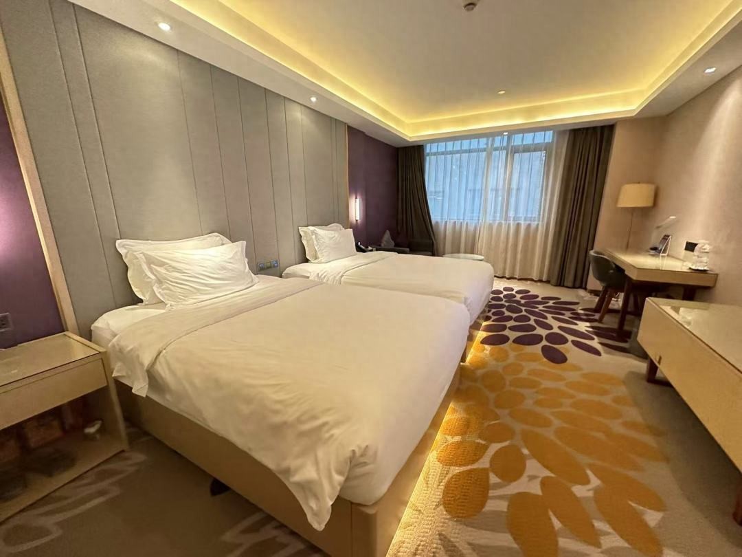 2025 高考临近，多地家长提前预订高考房，这些情况要知道