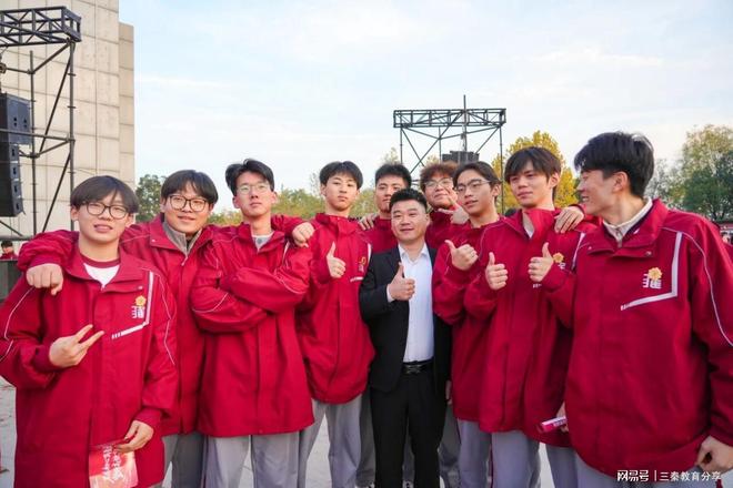 高考一轮二轮复习瓶颈期_逆袭案例学习方法_高考作文