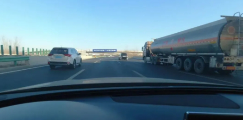 高速车道行驶规则：不同车道用途及车辆行驶规定全知道