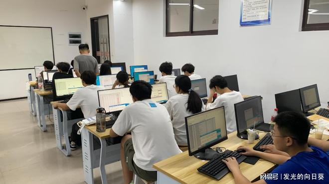 高考复读_湖北武汉市技能高考复读学校推荐_技能高考培训学校选择标准