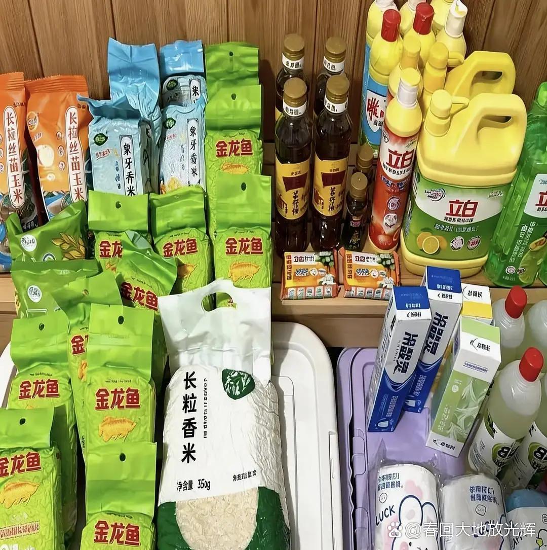 囤货潮起：从老人经历看疫情等危机下的生活习惯与连锁反应