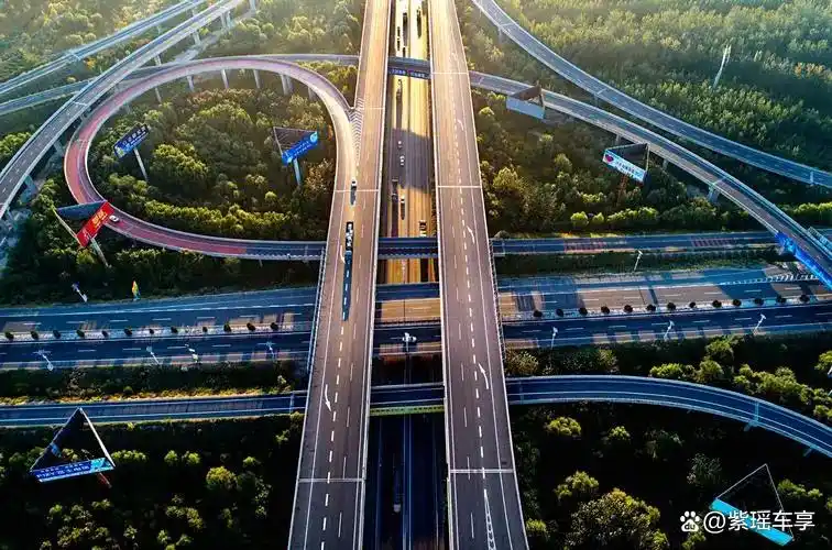 高速免费政策现局限 改为每车年5000公里固定免费引热议