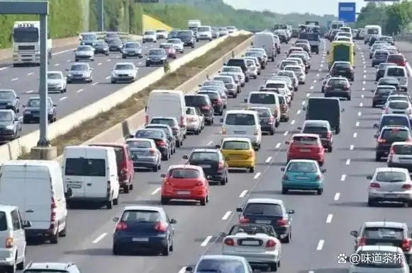 七座及以下小型客车节假日免费政策争议_高速公里数_高速公路免费政策调整